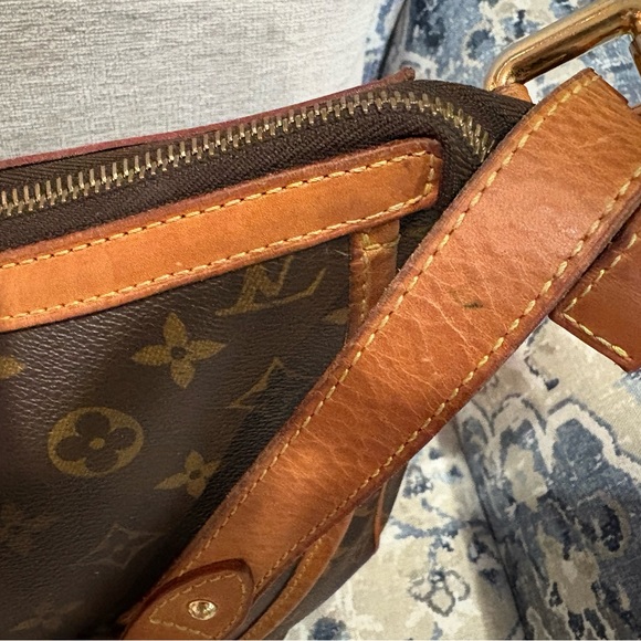 Louis Vuitton Classic Monogram Shoulder Bag Tulum GM - Picture 8 of 14